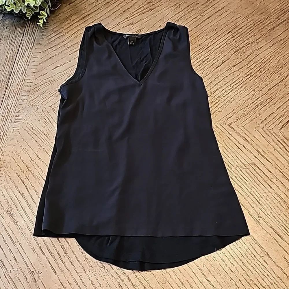 Banana Republic size XS v neck blouse